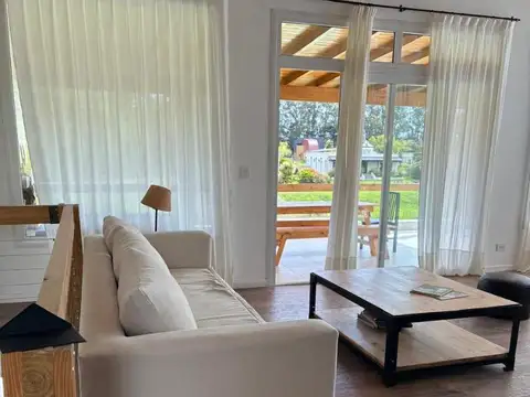 Casa en Alquiler Temporal con 3 cocheras