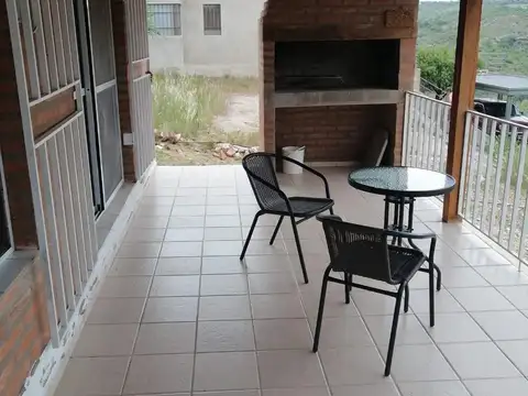 Casa 6 ambientes con 1 baño