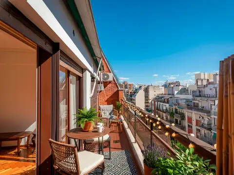 Venta Departamento 3 Ambientes + Dependencia con Cochera y Baulera. Piso 8