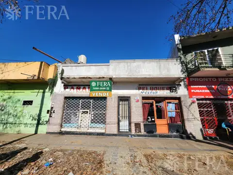 Venta de terreno con 2 locales en Bernal Oeste