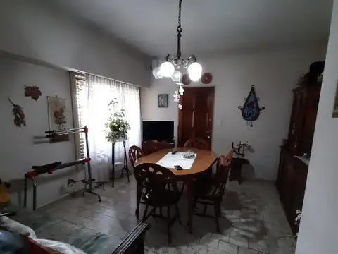 PERMUTA - CASA IDEAL PARA 2 FAMILIAS  - MORON NORTE