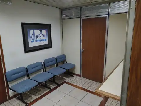 Oficina 6 ambientes con 3 baños
