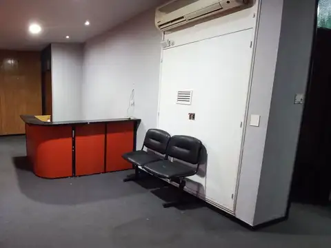 Oficina en Venta con 4 cocheras