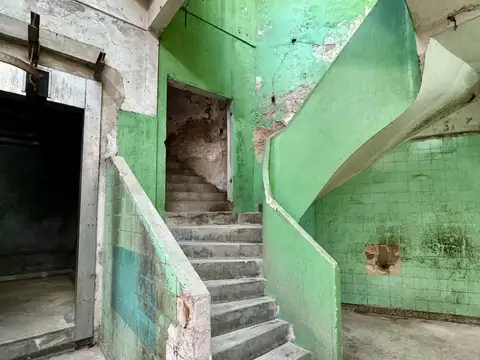 Amplio deposito en nueva pompeya