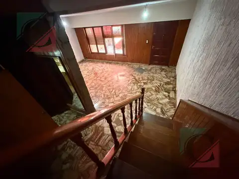 Casa de 5 ambientes con cocheras + monoambiente