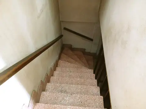 CASA DE 6 AMBIENTES EN 2 PLANTAS CON PARQUE, PARRILLA, PATIO  Y COCHERA. SALCEDO 172 WILDE.