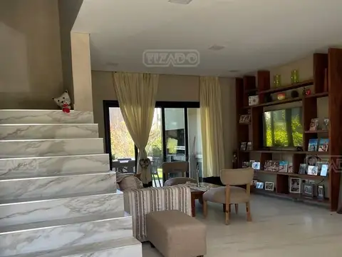 Casa 4 ambientes con 4 baños