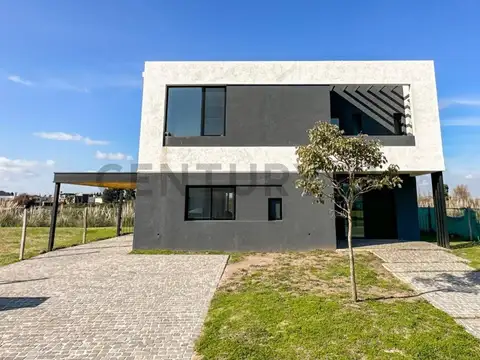 CASA EN VENTA. BARRIO EL CANAL AL RIO CON AMARRA