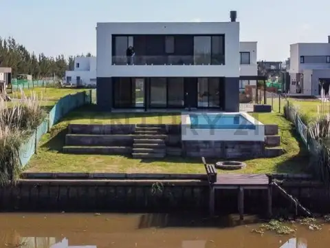 Casa en Venta en Barrio Nautico Canal, USD 460.000