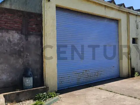 Casa en venta en San Carlos con galpón y 3 lotes