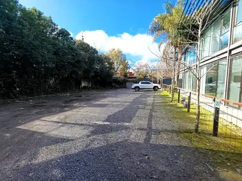 Cocheras. 13 c e/ Cantilo y 473 bis