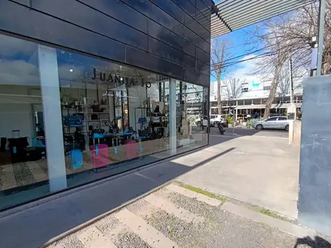 Cocheras. 13 c e/ Cantilo y 473 bis