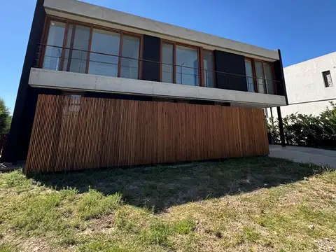 Casa en Venta en Laguna Grande, USD 700.000