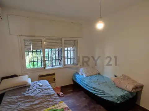 Venta Casa 5 Ambientes con Patio y Pileta B° Güemes