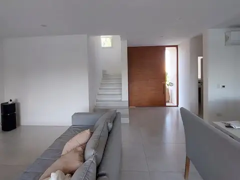 Casa en Venta en Pilar del Este - Santa Guadalupe, USD 350.000