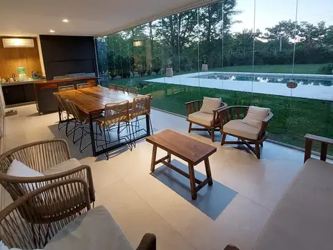 Casa en venta en Santa Guadalupe, Pilar del Este. 100