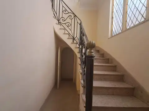 Casa 7 ambientes con 5 baños