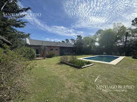 Casa en Venta con 2 cocheras