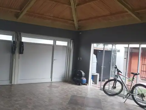 Venta Casa Tipo Chalet.Esquina.Impecable.Amplia -