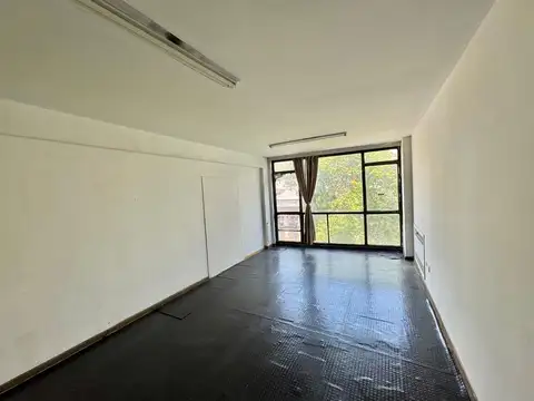 Oficina en alquiler ambiente balvanera luminosa