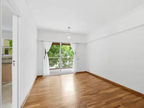 Venta departamento 3 ambientes muy luminoso con cochera, balcon y parrilla. Apto credito