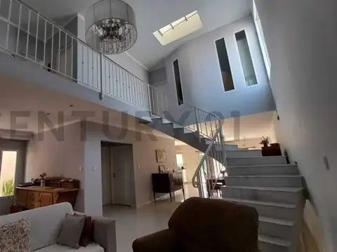 Padre D. Mateos 1500, Piso 0