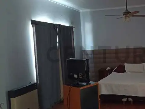 Casa 8 ambientes con 2 baños