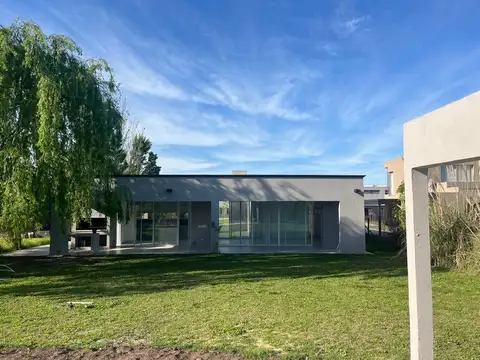 Casa Chalet  en Venta en San Sebastian - AREA 11, San Sebastian, Escobar