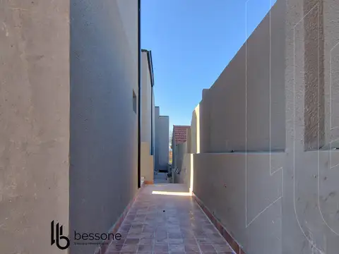 Depto Tipo Casa en Venta en Pompeya, USD 50.000