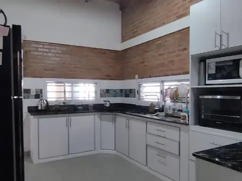 Casa 4 ambientes con 3 baños