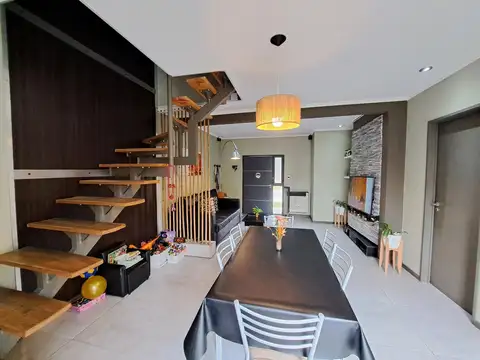 Casa 4 ambientes con 2 baños