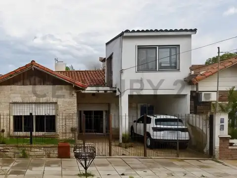 Casa 4 ambienes Villa Luzuriaga