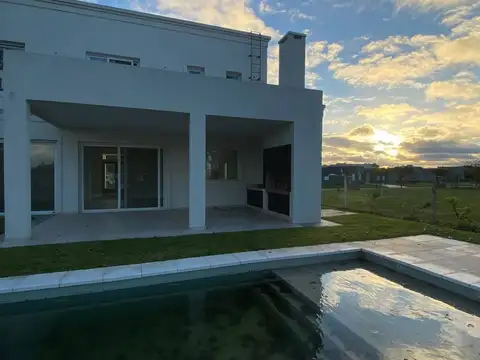 Casa  en Venta en San Ramón, Pilar del Este, Pilar
