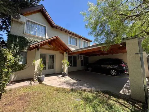 VENTA CASA 5 AMBIENTES PARQUE Y PILETA HURLINGHAM