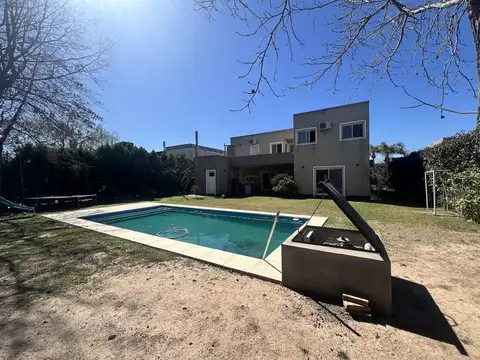 Casa en Venta con 2 cocheras