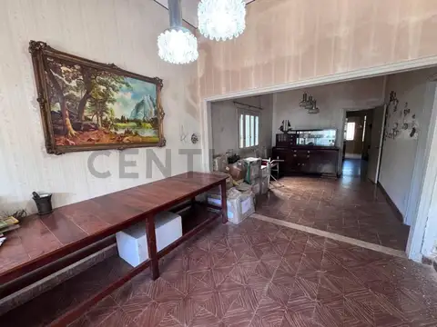 Casa 10 ambientes con 2 baños