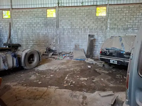 GALPÓN de 500 mts en lote de  850 - BURZACO