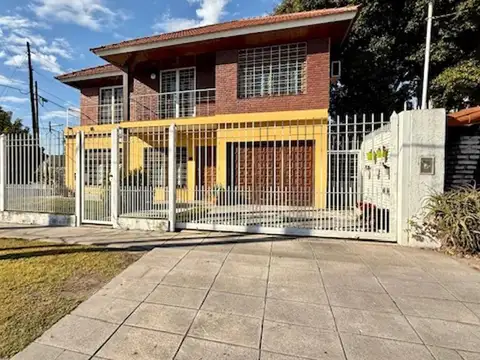 CHALET 4 AMB. PARQUE PILETA, APTO CREDITO