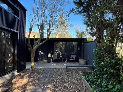 Casa 6 ambientes con 2 baños