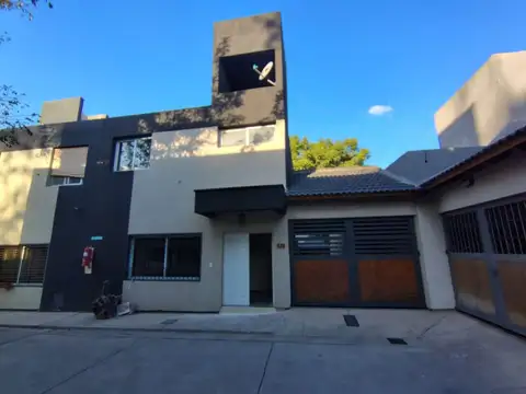 Depto Tipo Casa 3 ambientes con 3 baños