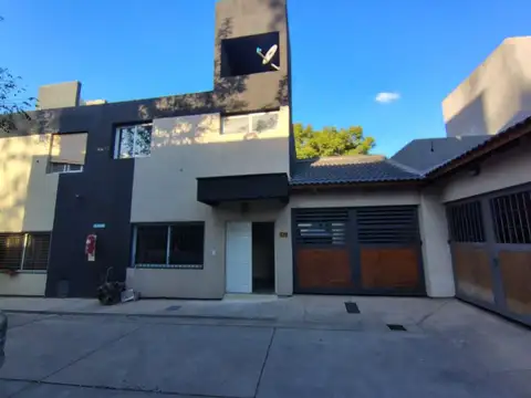 Depto Tipo Casa en Venta con 2 cocheras