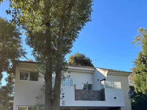 Casa - Venta - Argentina, Berazategui - Calle 63 2289