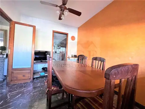 Casa en Venta con 4 cocheras