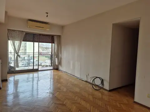 EXCELENTE 3 AMBIENTES EN CASEROS CENTRO