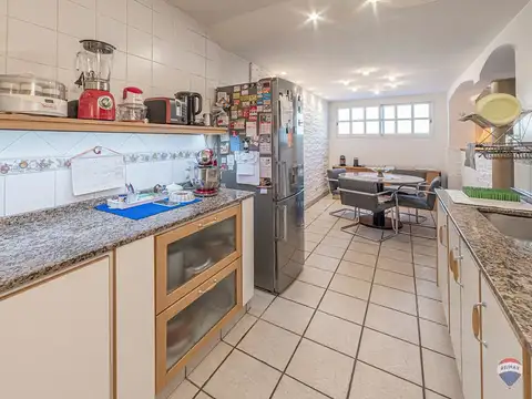 CASA 2 PLANTAS- CON TERRAZA Y PARRILLA - COCHERA