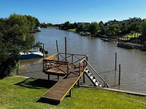 Casa 4 ambientes con 2 baños