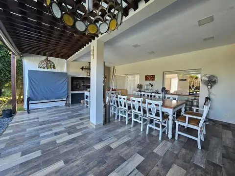 Casa 5 ambientes con 3 baños