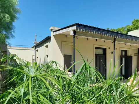 Casa en Venta con 3 cocheras