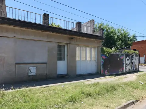 Venta Casa   Galpón. Santa Fe al 5100.