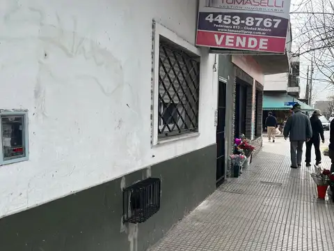 VENTA PH 3 AMBIENTES CON PATIO Y ESPACIO AEREO PARACONSTRUCCION-SOBREAV.CHILAVERT - VILLA CELINA (SIN EXPENSAS)